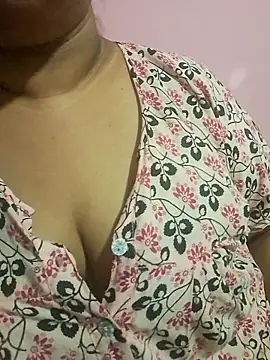 Snapshot of Ravina_patil1 chatting on May 2026 02:45:01 PM Ravina patil1 online show from May 2026 02:45:01 PM