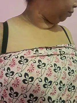Snapshot of Ravina_patil1 chatting on June 2026 08:28:01 AM Ravina patil1 online show from June 2026 08:28:01 AM