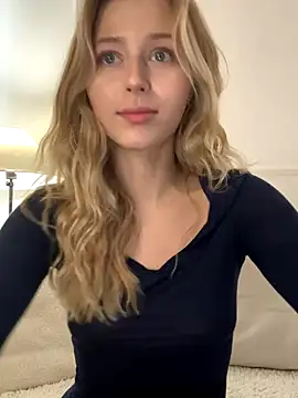 Snapshot of LunaRase chatting on September 2025 11:58:01 AM LunaRase online show from September 2025 11:58:01 AM