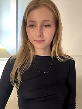 Snapshot of LunaRase chatting on September 2025 10:31:01 AM LunaRase online show from September 2025 10:31:01 AM