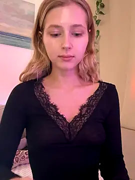 Snapshot of LunaRase chatting on October 2025 11:00:02 AM LunaRase online show from October 2025 11:00:02 AM