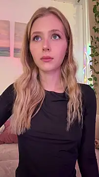 Snapshot of LunaRase chatting on October 2025 10:14:02 AM LunaRase online show from October 2025 10:14:02 AM