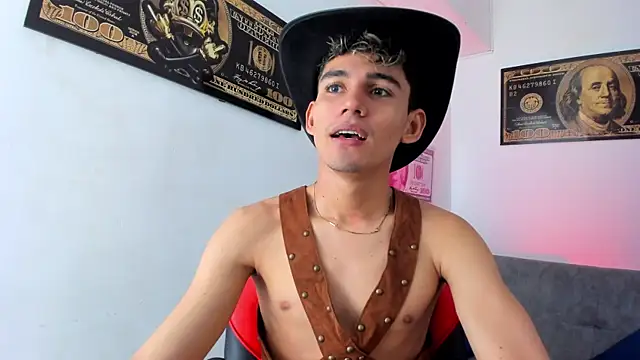 EstebanPerez  online show from December 2024 12:20:02 PM