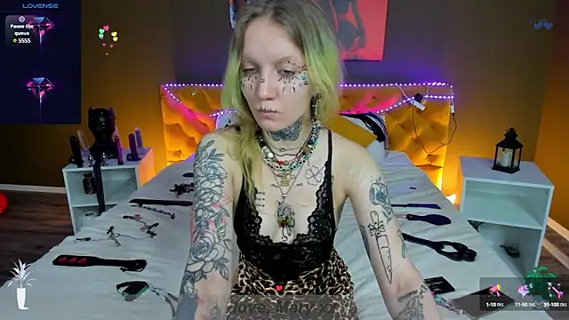 Snapshot of Mary_Xextra chatting on January 2025 01:10:01 AM Mary Xextra online show from January 2025 01:10:01 AM