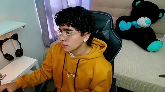 Snapshot of _nickconnor01 chatting on December 2024 09:08:01 PM nickconnor01 online show from December 2024 09:08:01 PM