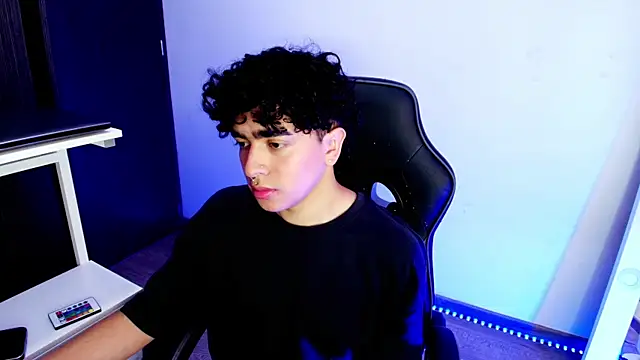 Snapshot of _nickconnor01 chatting on February 2025 07:05:02 PM nickconnor01 online show from February 2025 07:05:02 PM