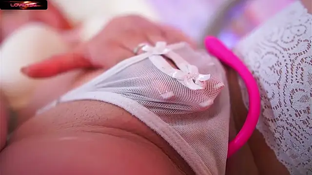 Eyleen 24 online show from October 2025 12:11:01 AM