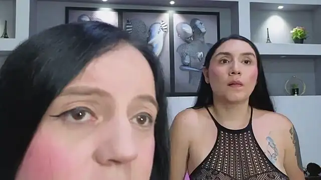 Girls hot 2 online show from April 2026 09:28:02 PM