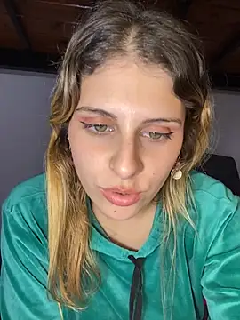 Snapshot of FlorBich chatting on November 2025 08:08:02 PM FlorBich online show from November 2025 08:08:02 PM