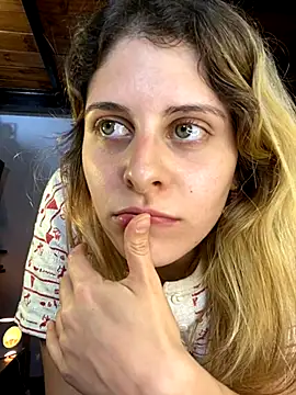 Snapshot of FlorBich chatting on November 2025 03:05:02 AM FlorBich online show from November 2025 03:05:02 AM