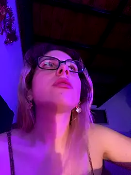 Snapshot of FlorBich chatting on December 2025 07:49:02 AM FlorBich online show from December 2025 07:49:02 AM