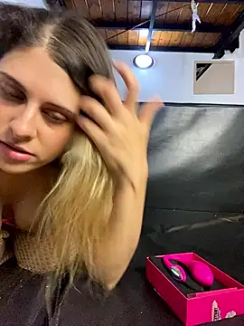 Snapshot of FlorBich chatting on January 2026 12:02:01 AM FlorBich online show from January 2026 12:02:01 AM