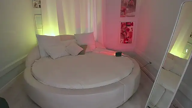 Lil Amelie online show from May 2026 09:58:02 AM