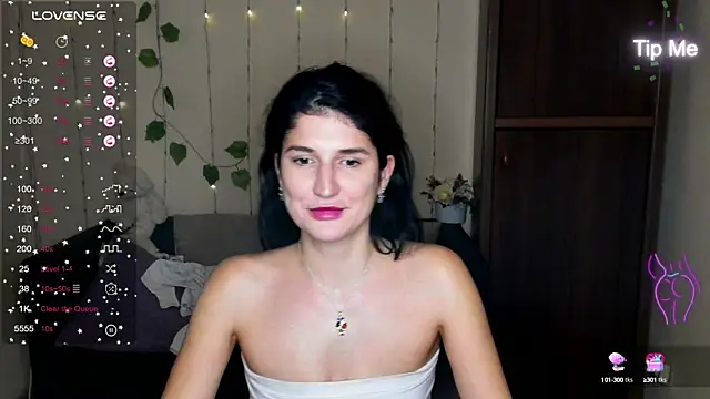 Snapshot of Alianna_Solo_Kisses chatting on January 2025 09:26:01 AM Alianna Solo Kisses online show from January 2025 09:26:01 AM