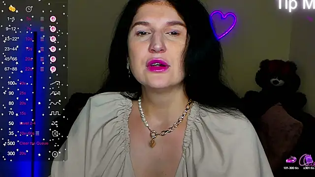 Alianna Solo Kisses online show from June 2026 10:43:02 AM