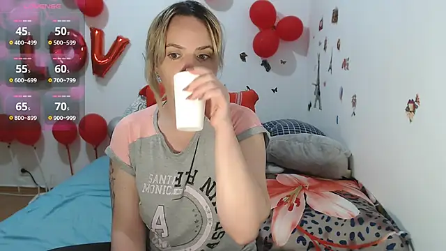 Snapshot of hotmilf4uxxx chatting on April 2026 09:56:02 AM hotmilf4uxxx online show from April 2026 09:56:02 AM