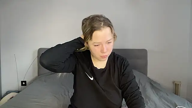 Embersweetbunny online show from January 2026 07:23:01 AM