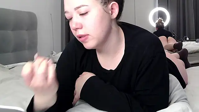 Embersweetbunny online show from February 2026 06:22:01 AM