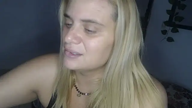 Snapshot of Elza_Blonde chatting on February 2025 06:47:02 PM Elza Blonde online show from February 2025 06:47:02 PM