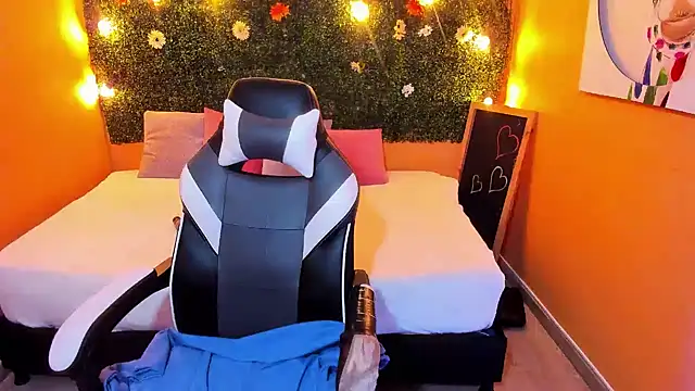 Snapshot of Lizzie_Williams_ chatting on January 2025 02:49:02 AM Lizzie Williams online show from January 2025 02:49:02 AM