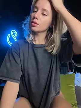 Snapshot of SSSATIVA_model chatting on February 2025 06:28:01 AM SSSATIVA model online show from February 2025 06:28:01 AM