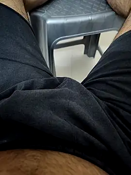 Snapshot of SplitPrestige19 chatting on December 2025 06:58:02 PM SplitPrestige19 online show from December 2025 06:58:02 PM