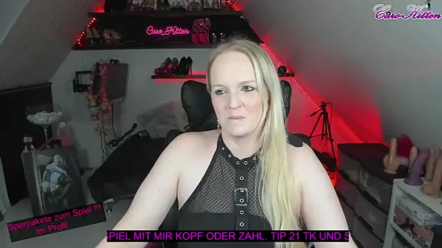Snapshot of caro_kitten chatting on December 2024 06:10:01 PM caro kitten online show from December 2024 06:10:01 PM