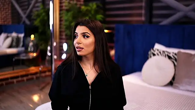 NicoleCellini online show from February 2025 07:15:02 PM