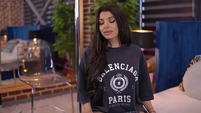 NicoleCellini online show from March 2025 07:02:02 PM