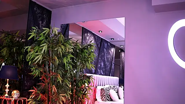 Snapshot of NicoleCellini chatting on January 2026 07:50:02 PM NicoleCellini online show from January 2026 07:50:02 PM