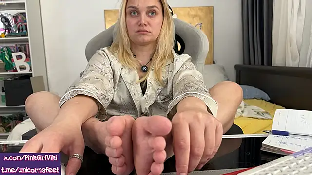 unicornsfeet online show from April 2026 05:30:01 PM