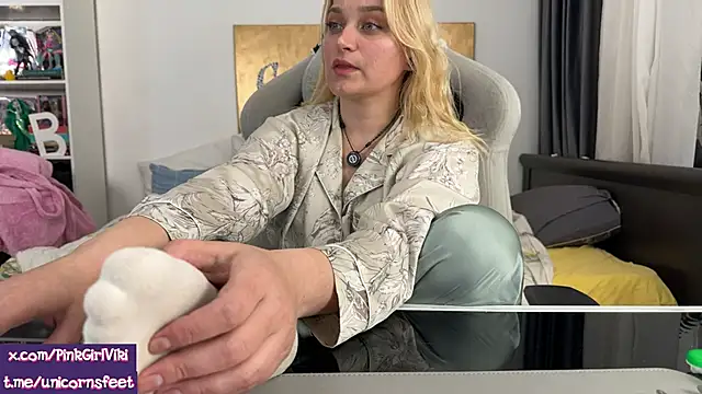 unicornsfeet online show from May 2026 06:15:02 PM