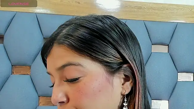 Snapshot of yayi_derek chatting on December 2025 11:28:02 AM yayi derek online show from December 2025 11:28:02 AM