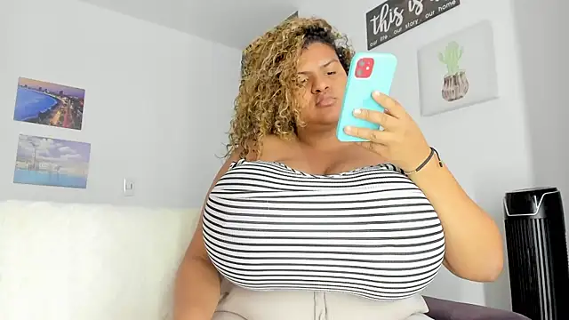 Snapshot of bigmom69_ chatting on March 2026 05:08:01 PM bigmom69 online show from March 2026 05:08:01 PM