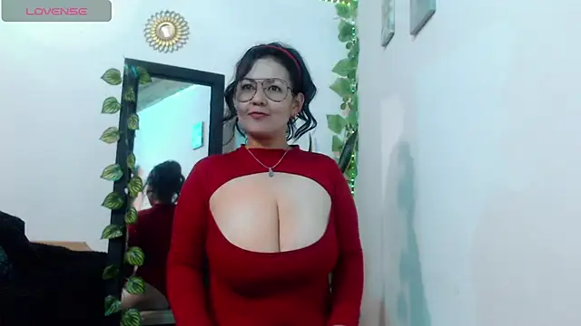 Donniia online show from April 2026 10:45:01 PM