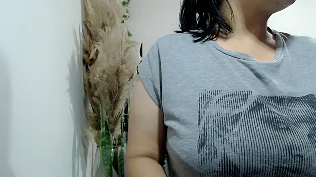 Donniia online show from May 2026 01:22:01 AM