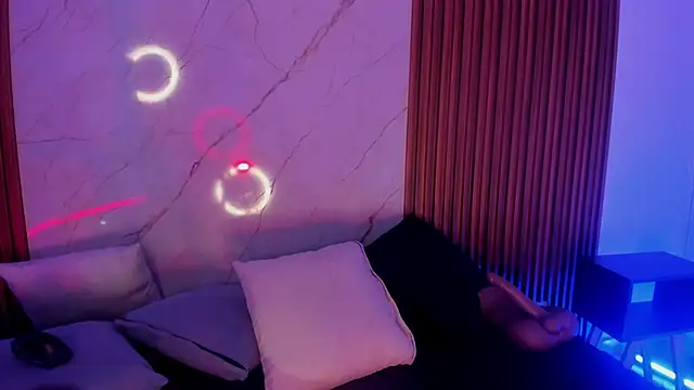 Emiilycollins online show from November 2025 02:43:02 AM