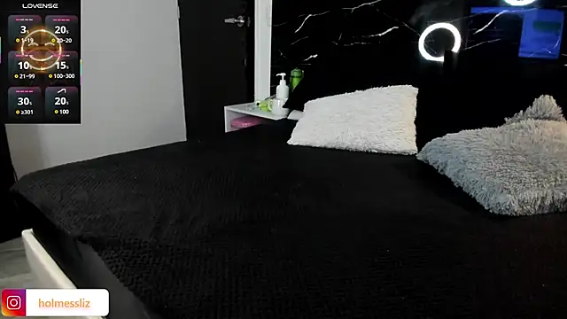 LIZ HOLMES online show from January 2025 10:08:02 AM