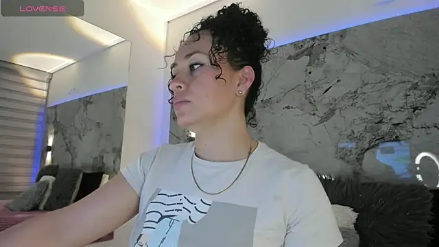 LIZ HOLMES online show from September 2025 10:27:01 AM