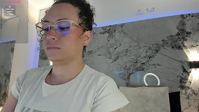 LIZ HOLMES online show from December 2025 10:45:02 AM