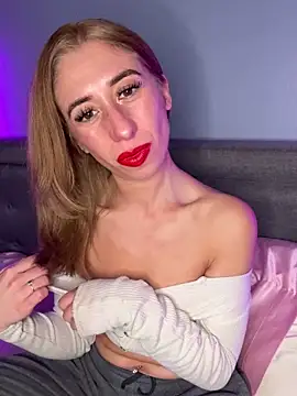 Snapshot of petitebarbiexxx chatting on December 2024 03:51:01 AM petitebarbiexxx online show from December 2024 03:51:01 AM