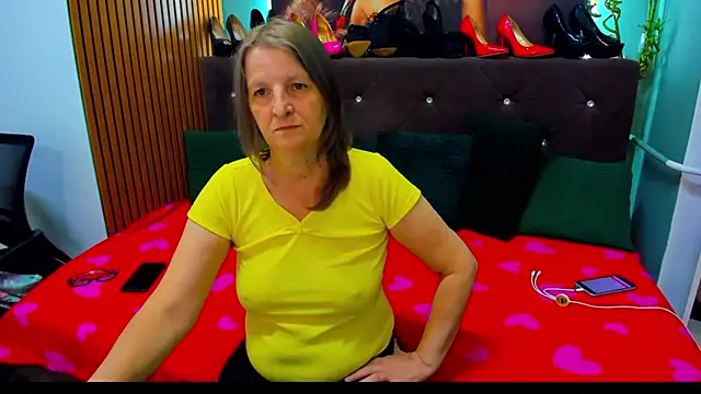 Lilly hott online show from October 2025 06:50:01 PM