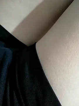 Snapshot of binhyenxx chatting on November 2025 01:46:01 PM binhyenxx online show from November 2025 01:46:01 PM