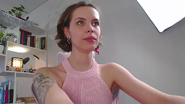 Snapshot of milly_ross chatting on January 2025 09:05:01 AM milly ross online show from January 2025 09:05:01 AM