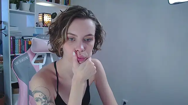 Snapshot of milly_ross chatting on January 2025 07:21:02 AM milly ross online show from January 2025 07:21:02 AM