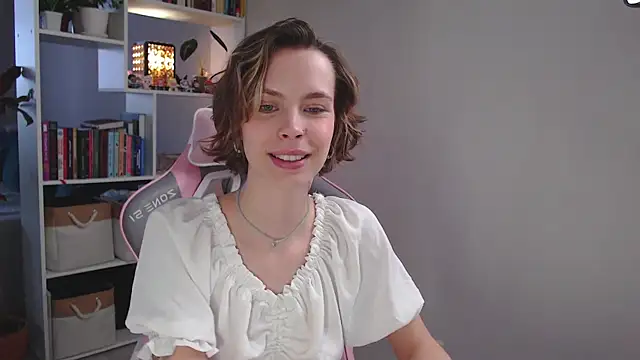 Snapshot of milly_ross chatting on January 2025 06:24:01 AM milly ross online show from January 2025 06:24:01 AM