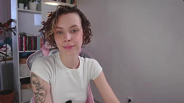 Snapshot of milly_ross chatting on January 2025 07:25:02 AM milly ross online show from January 2025 07:25:02 AM