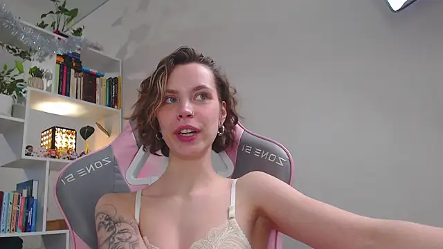 Snapshot of milly_ross chatting on January 2025 10:18:02 AM milly ross online show from January 2025 10:18:02 AM