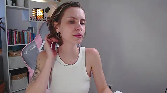 Snapshot of milly_ross chatting on January 2025 10:11:01 AM milly ross online show from January 2025 10:11:01 AM