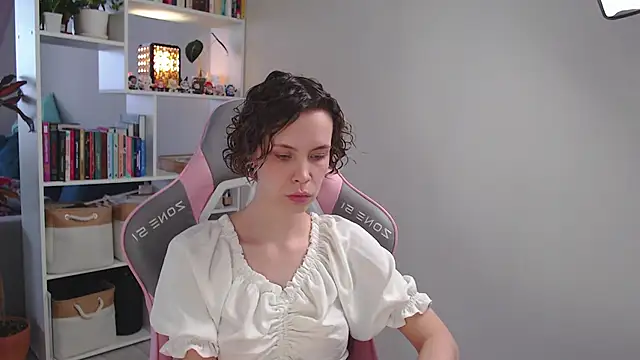 Snapshot of milly_ross chatting on January 2025 06:45:01 AM milly ross online show from January 2025 06:45:01 AM